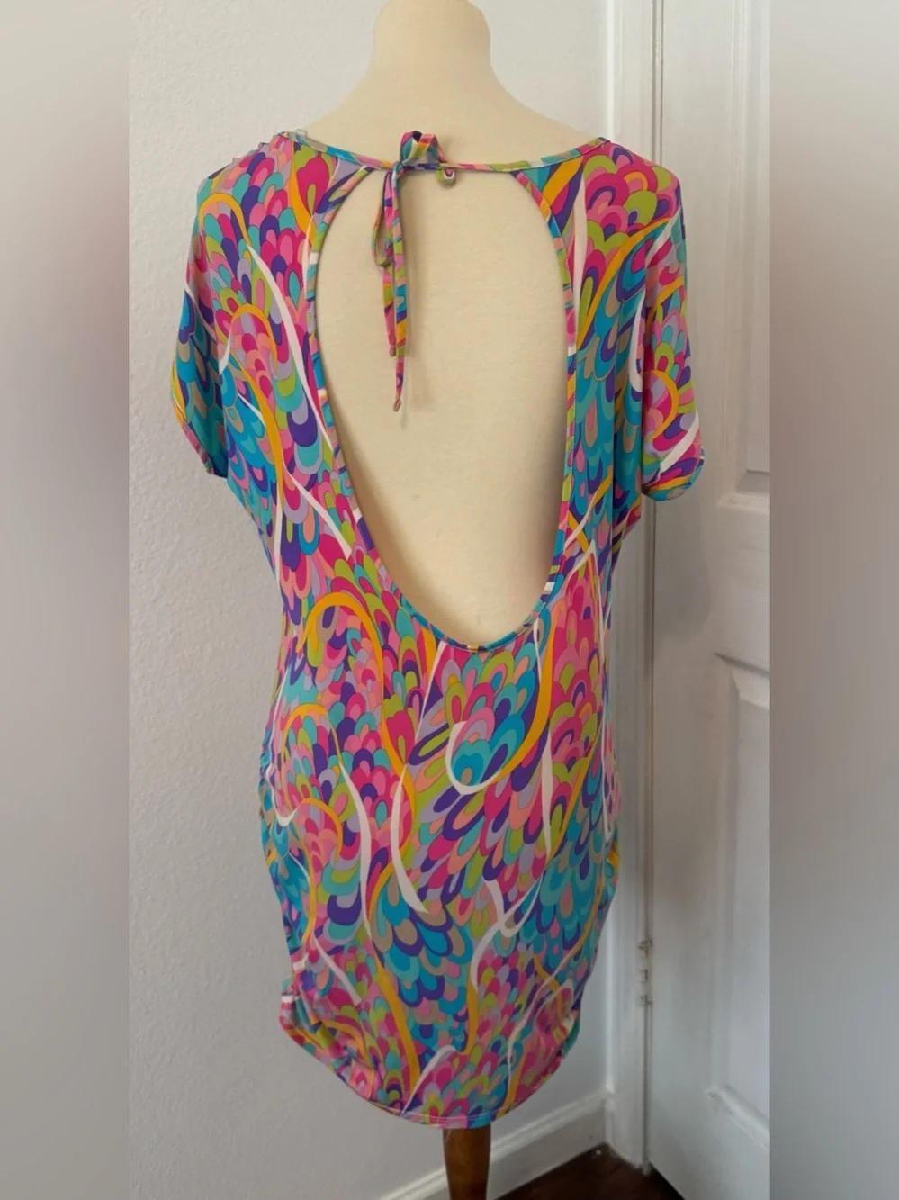 Trina Turk Bright Psychedelic Print Swim Cover Up Mini Dress Open Back Md *Read